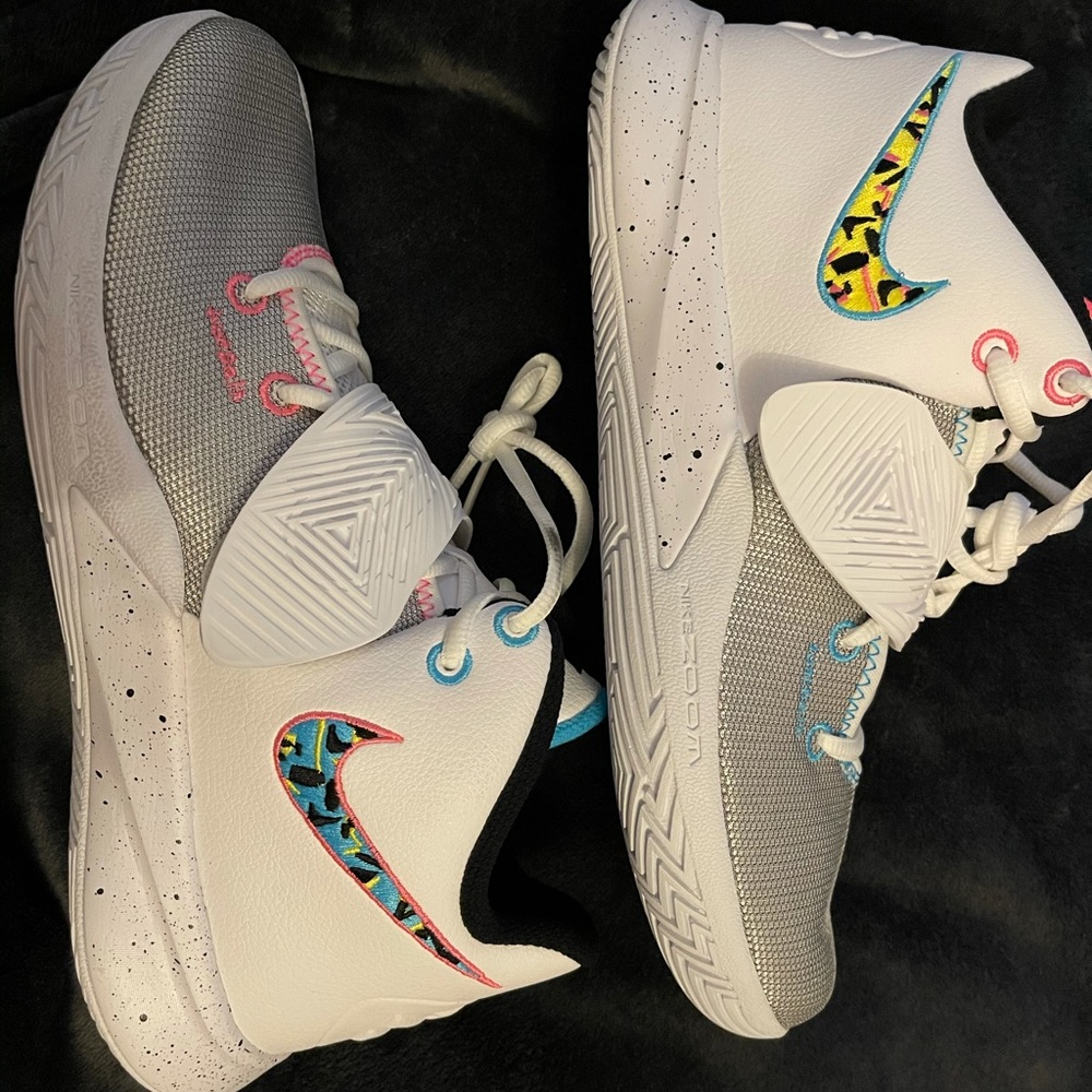 Size 9.5 Nike Kyrie Flytrap 3 EP ‘South Beach’